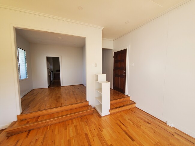 Dining room - 2664 E Manoa Rd