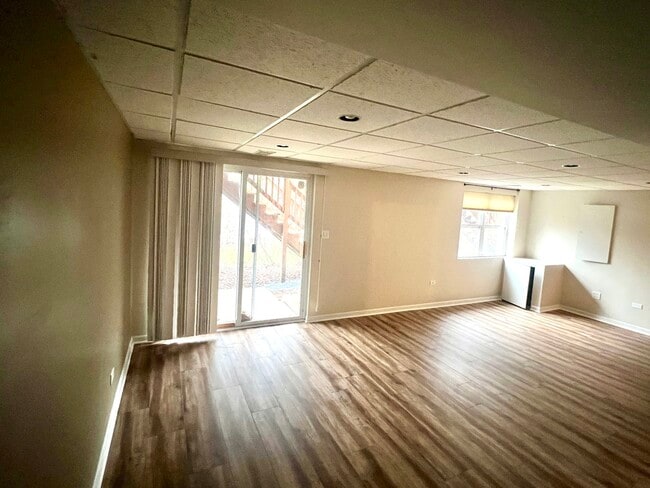 Building Photo - 300 Lunt Ave