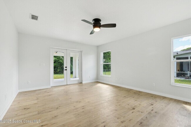 Building Photo - 1441 Eldron Blvd SE