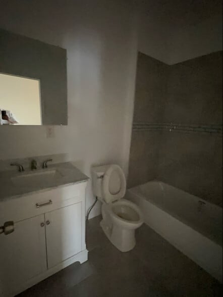 Building Photo - 826 S 15th St