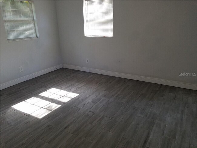 Building Photo - 1601 E Mulberry Dr