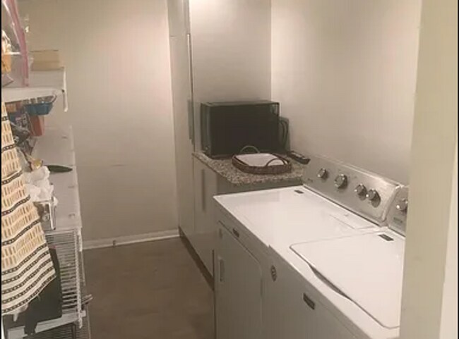 Building Photo - 2 Bed | 1 Bath | Brookside