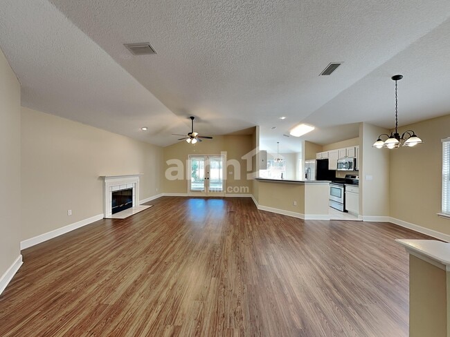 Building Photo - 805 Putters Green Way N