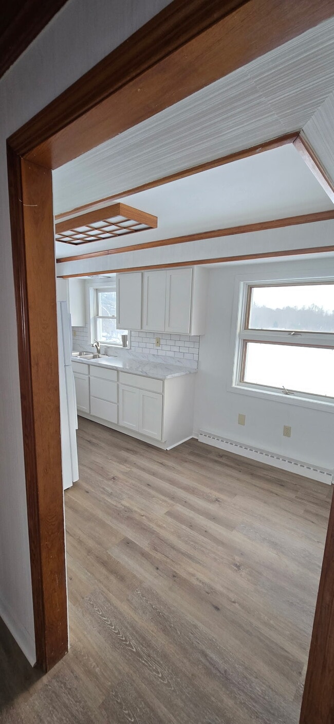 Building Photo - 9471 Mayfield Rd