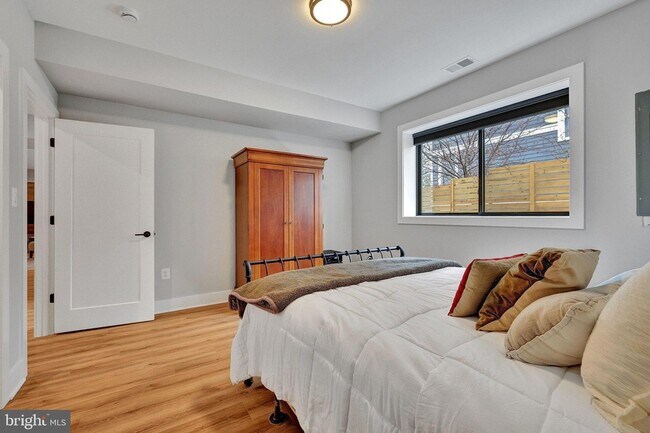 Building Photo - 1100 Balls Hill Rd