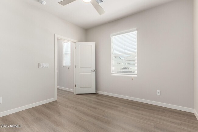 Building Photo - 1531 W Sierra Vista Dr