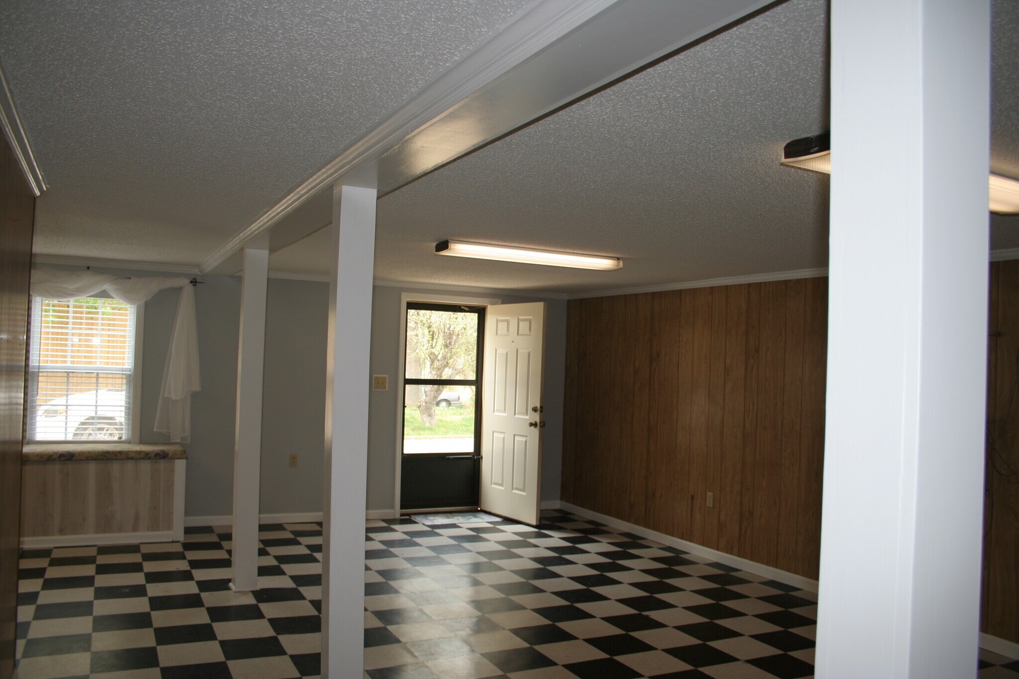 Building Photo - 3695 Weyland Dr