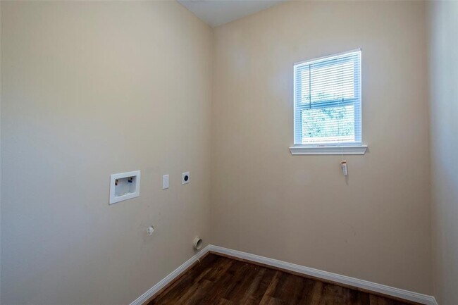 Building Photo - 8122 Cabot St