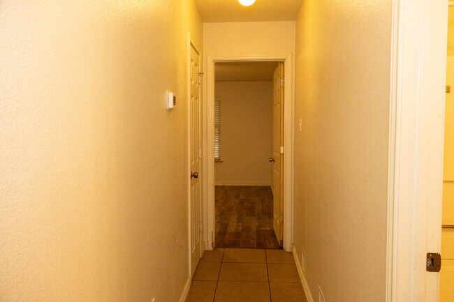 Building Photo - 1613 Apollo Cir