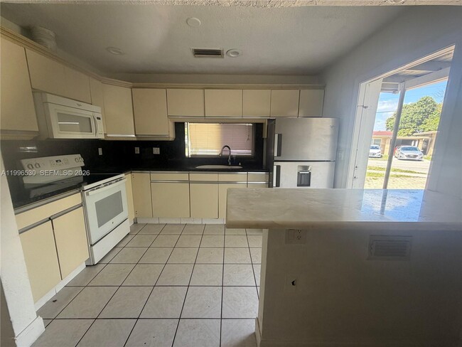 Building Photo - 6XXX Dawson St