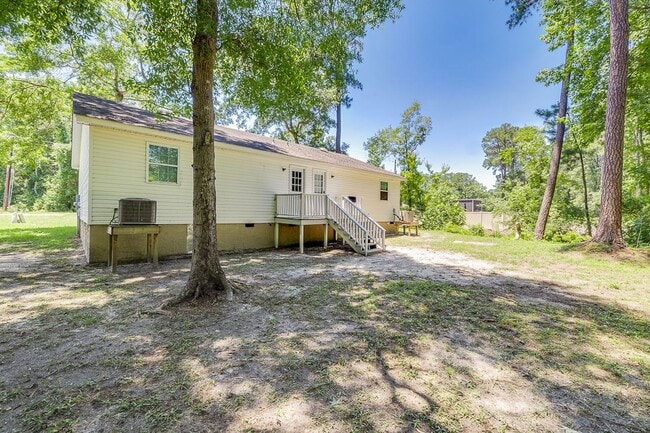 Building Photo - Completely Renovated 2BR Duplex with Granite Counters & Stainless Appliances