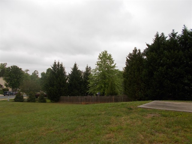 Building Photo - 2101 Trace Creek Dr