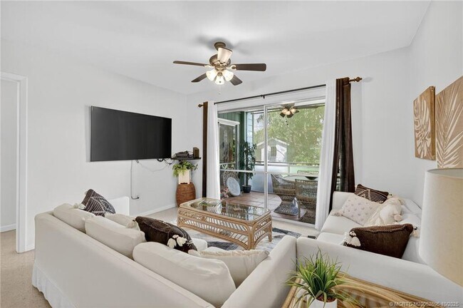 Building Photo - 262 SE Monterey Ave