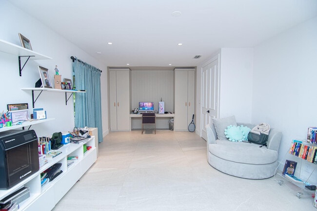 Building Photo - 8208 Twin Lake Dr