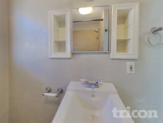 Building Photo - 1165 Buena Vista Ave