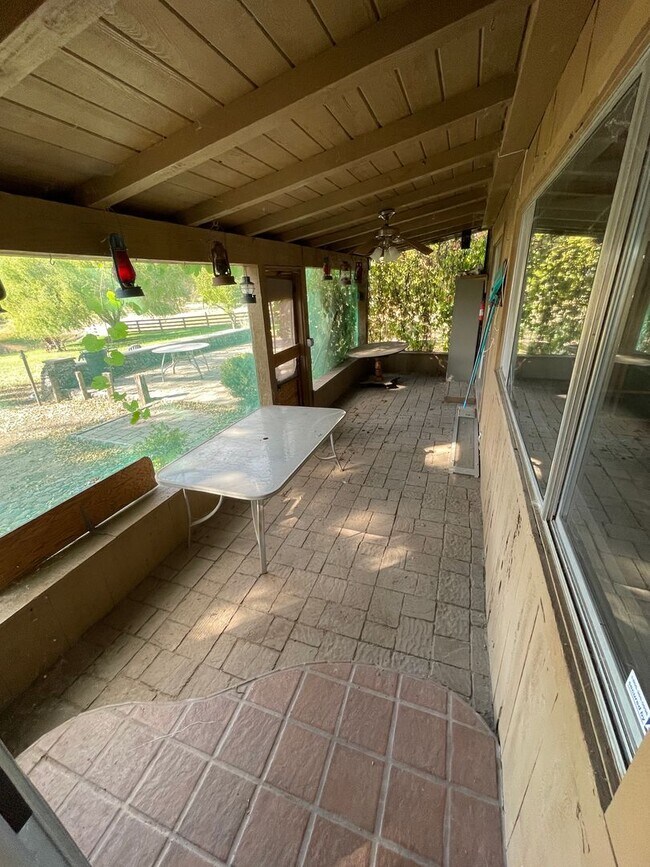 Building Photo - Butte Valley 3 bed 2 bath home, Privacy, n...