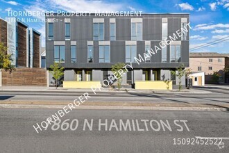 Building Photo - Modern 2 Bedroom 2 Bathroom Townhouse Just...