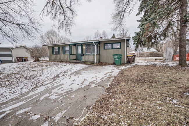 Building Photo - 2932 Cameron Ave