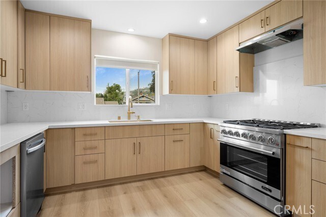 Building Photo - 918 University Ave