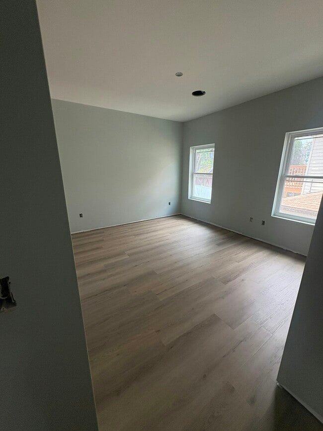 Building Photo - 1109 S Webster Ave