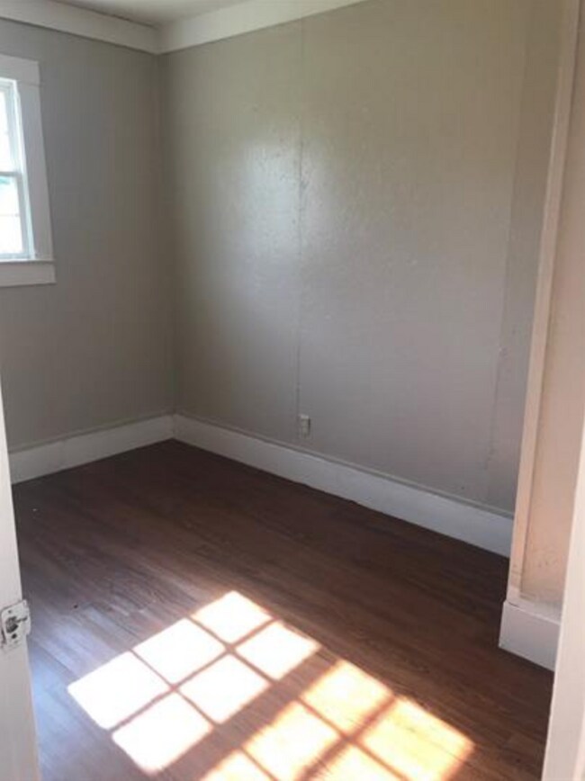 Building Photo - 106 Grape St