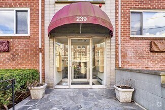 Building Photo - 239 Kelton St