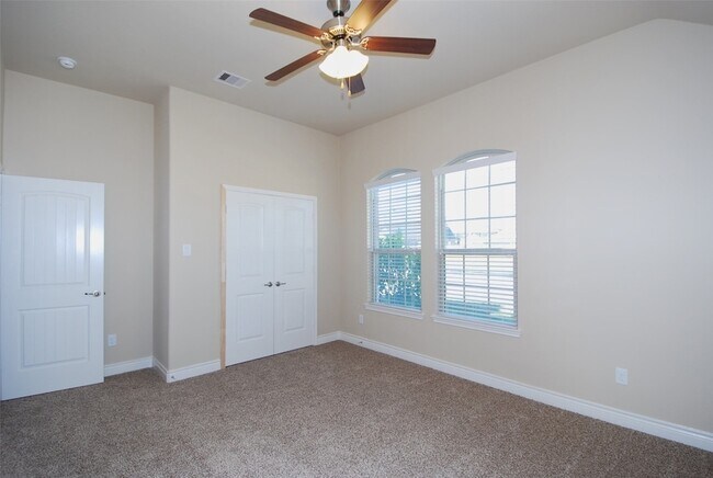Building Photo - 5607 S Denham Ridge Ln