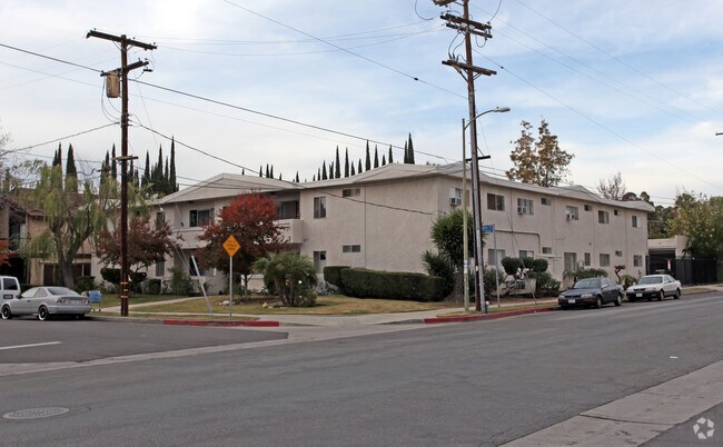 Primary Photo - Keswick Court Apartments