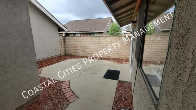 Building Photo - 1696 Carmel Cir E