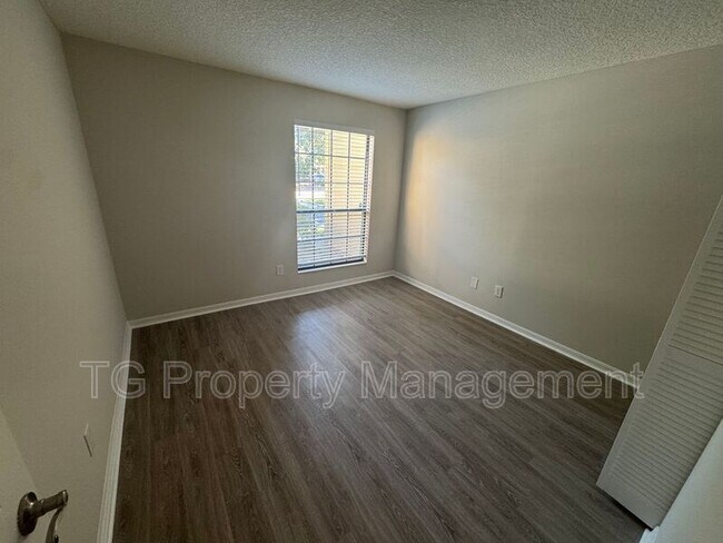 Building Photo - 239 Cranes Lake Dr