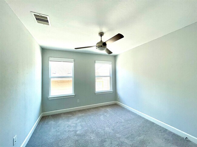 Building Photo - 1211 Marconi St