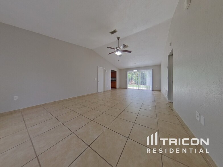 Building Photo - 900 Watt Cir