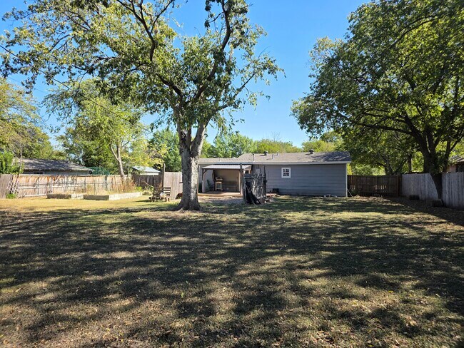 Building Photo - 204 San Angelo Ave