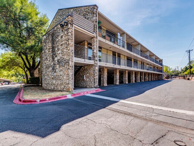 Building Photo - 500 E Riverside Dr
