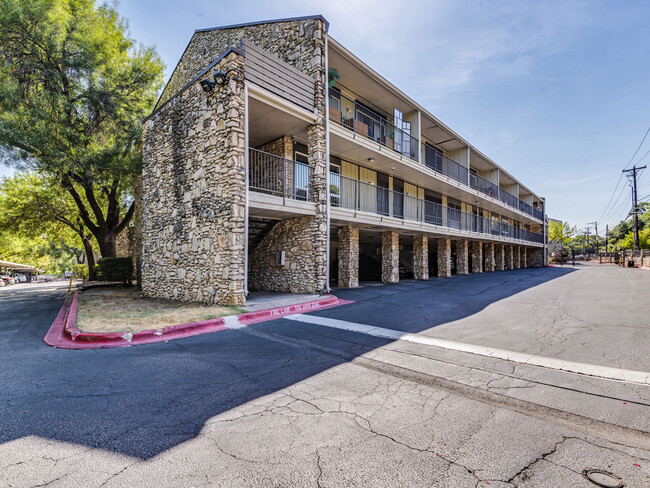 Building Photo - Fully appointed Loft with Lake Austin access!