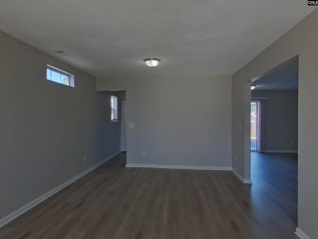 Building Photo - 204 Fox Grove Cir