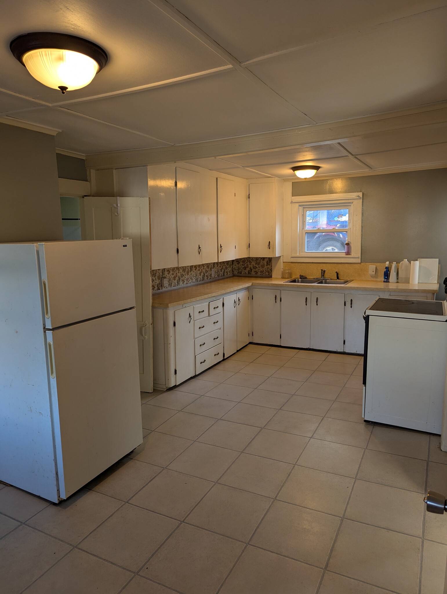 Building Photo - 159 Perham St