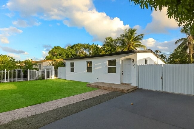 Building Photo - 724 Burlington St