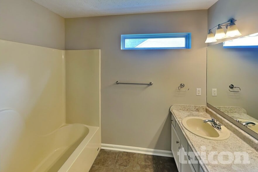 Building Photo - 2522 Swan Sea Dr