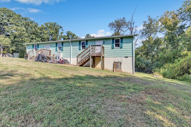 Building Photo - 844 Circle Dr