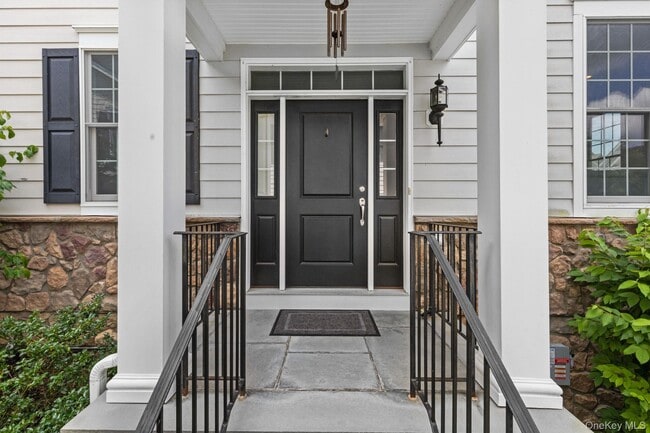 Building Photo - 19 Dennis Ln