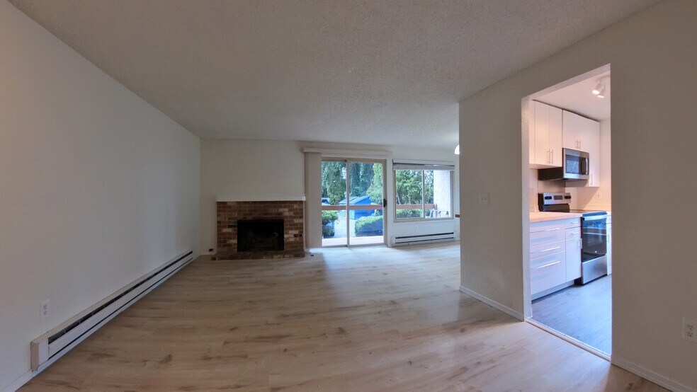 Livingroom and Fireplace - 12616 NE 118th St