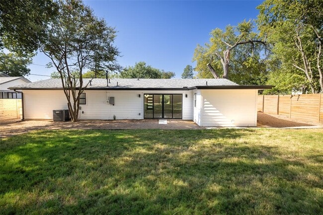 Building Photo - 1206 Cloverleaf Dr
