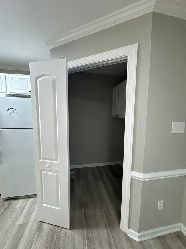 Building Photo - FAIRWAY TOWNHOMES