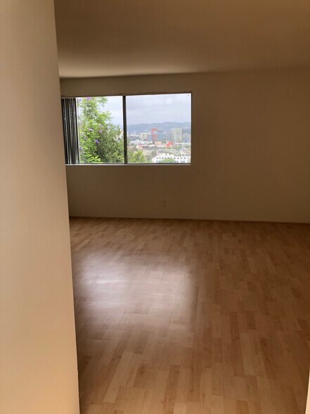 Building Photo - 1733 Lucile Ave