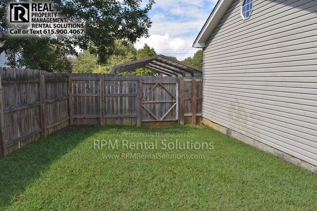 Building Photo - 3BR/2BA in LaVergne w/ 2-car garage, fenced in backyard, walk to Percy Priest Lake!