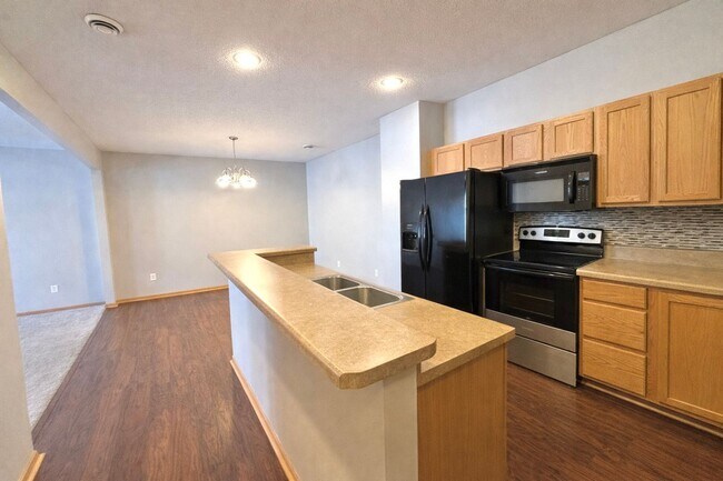 Building Photo - Gorgeous 2bed 2bath Townhome in Bailey’s Arbor