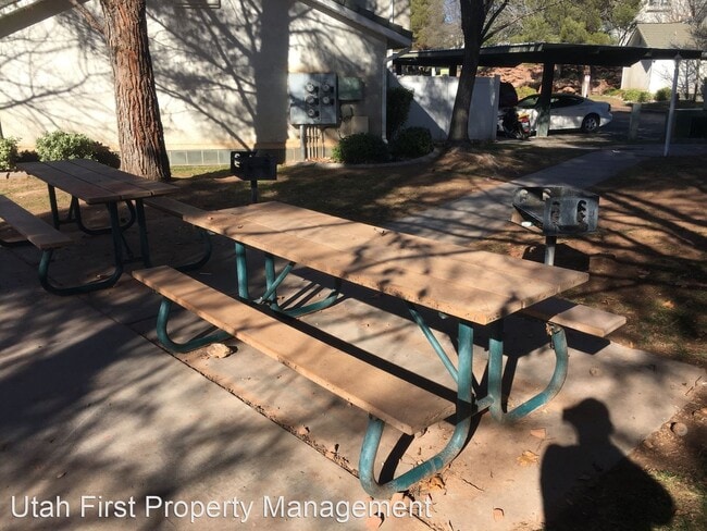 Building Photo - 2 br, 2 bath House - 684 W Buena Vista Blv...