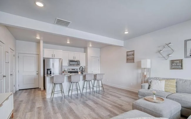 Building Photo - 651 S 2400 W