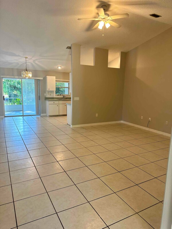 Building Photo - 160 Fenimore Ln